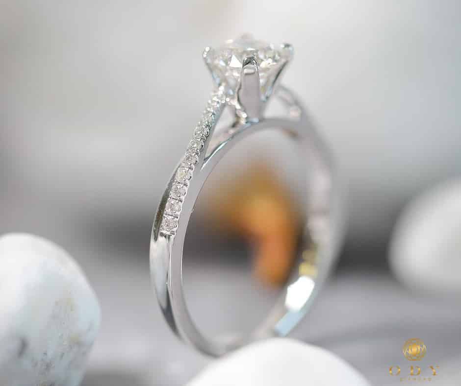 Vỏ nhẫn kim cương đơn giản với kiểu dáng sang trọng